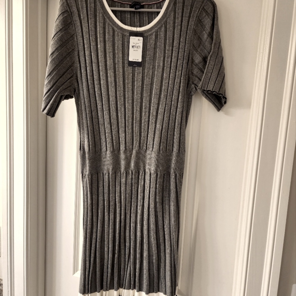 TOMMY HILFIGER- ESSENTIAL SHORT-SLEEVE PLEATED DRESS, Size XXL